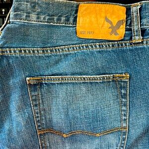 American Eagle Slim Straight jeans. Excellent condition!